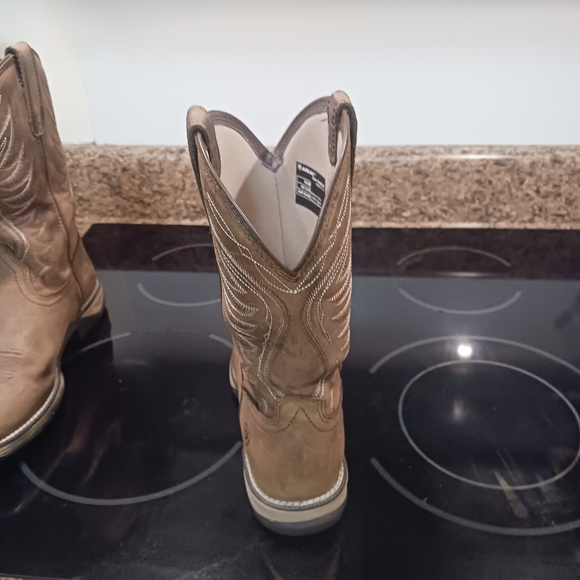 LOWERED PRICE Ariat Insulated Water Proof Size 8B Boots Brown, - Picture 9 of 12